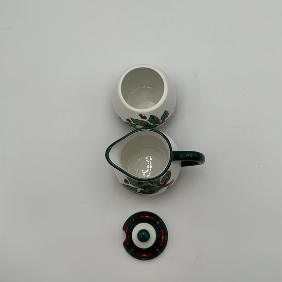 Vintage Christmas creamer and lidded sugar set Pacific Rim HollyBerry - Picture 5 of 16
